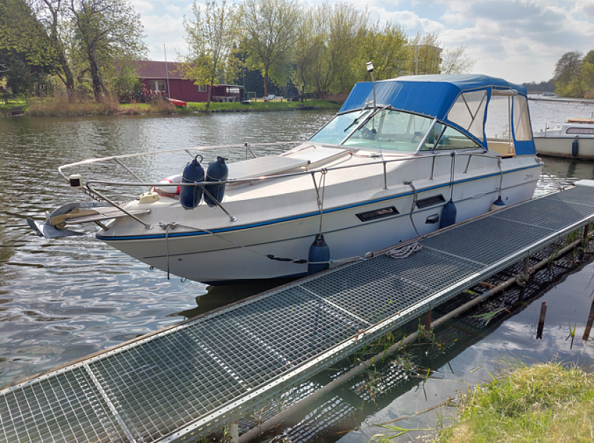 Genießen Sie die Freiheit auf dem Wasser – Bootscharter mit erfahrenem Skipper ohne Steuerpflicht