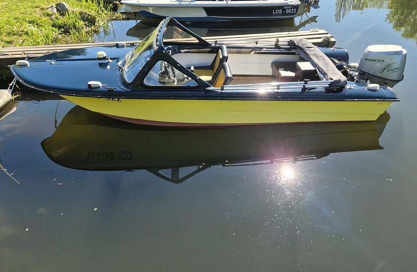 Charterboot für 3 Personen mit Skipper